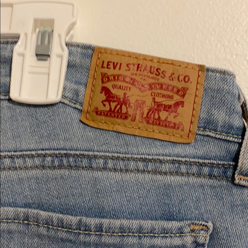 Levi light wash skinny jeans